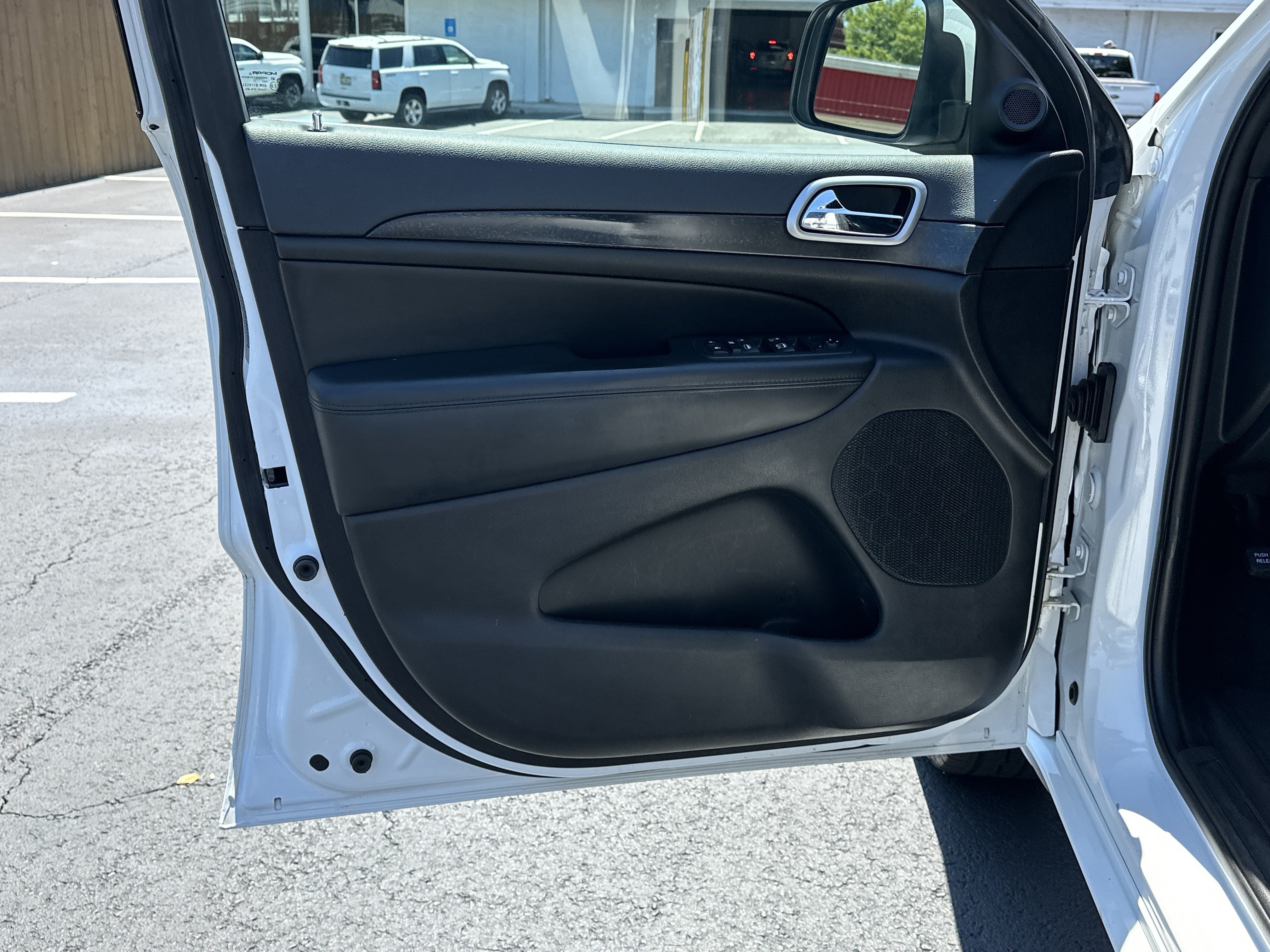 Used 2018 Jeep Grand Cherokee Altitude RWD image 10