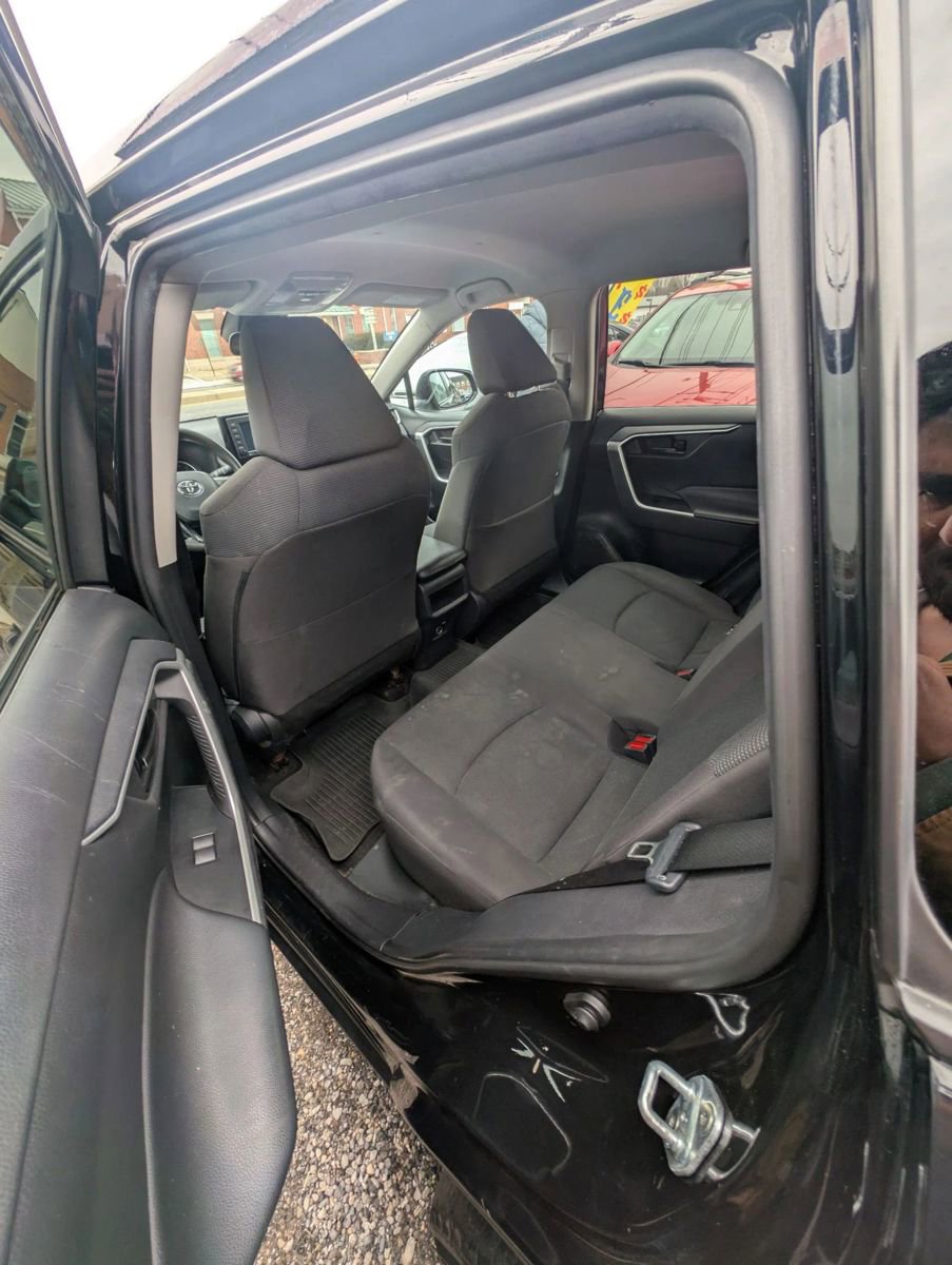 Used 2021 Toyota RAV4 LE image 10