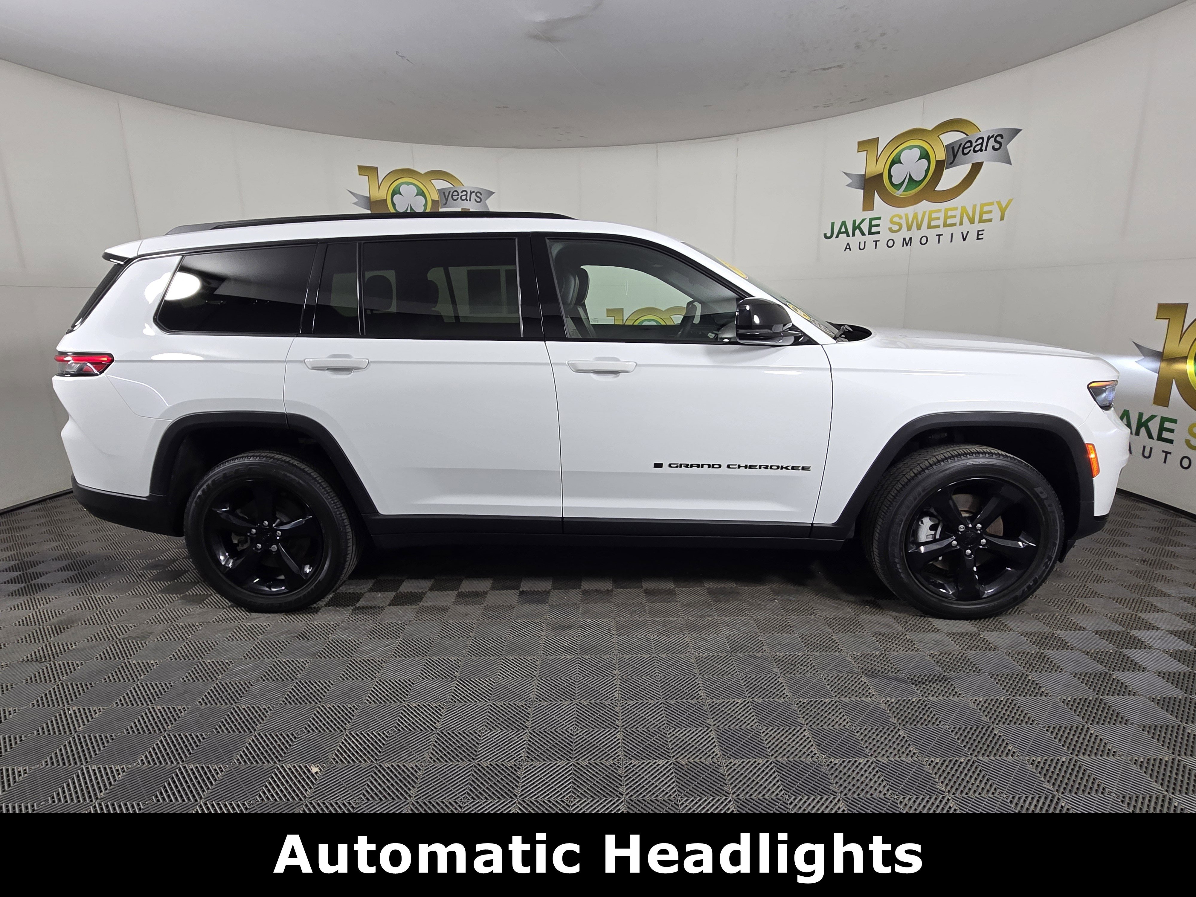 Used 2023 Jeep Grand Cherokee L Laredo image 10