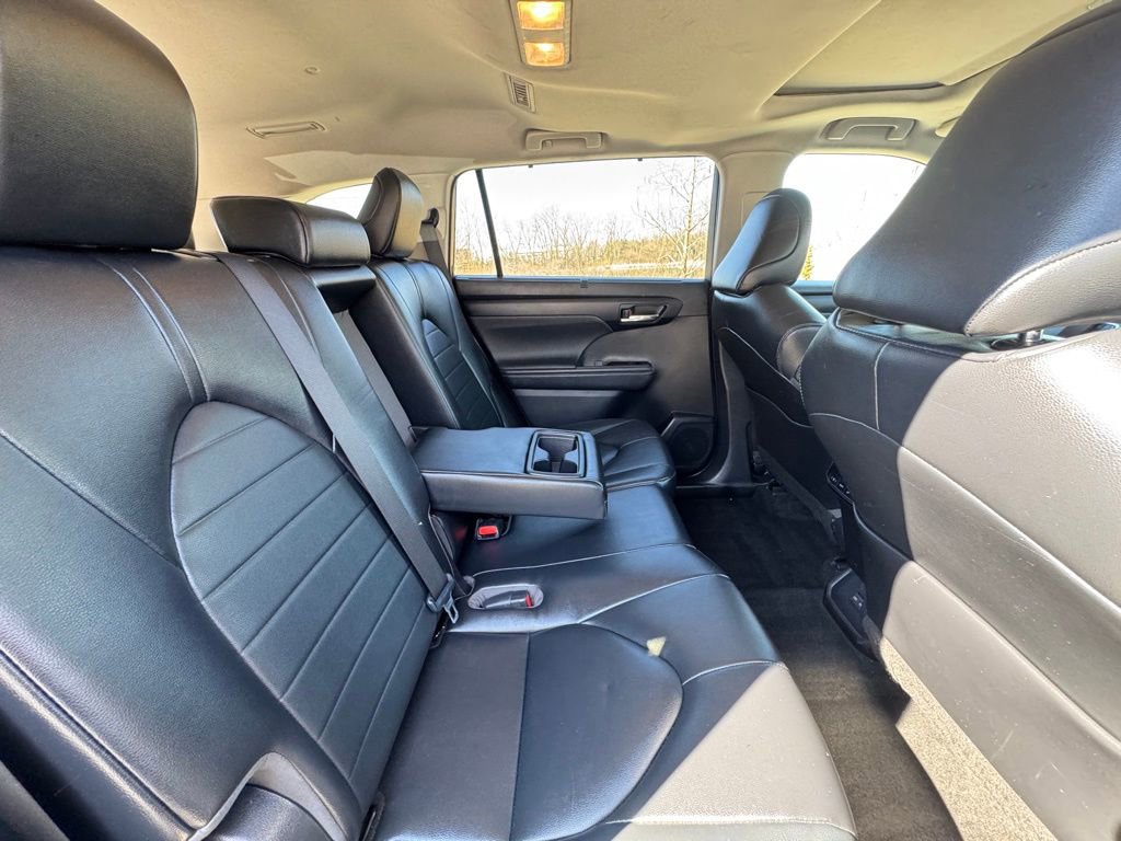Used 2023 Toyota Highlander XLE AWD/4WD image 26