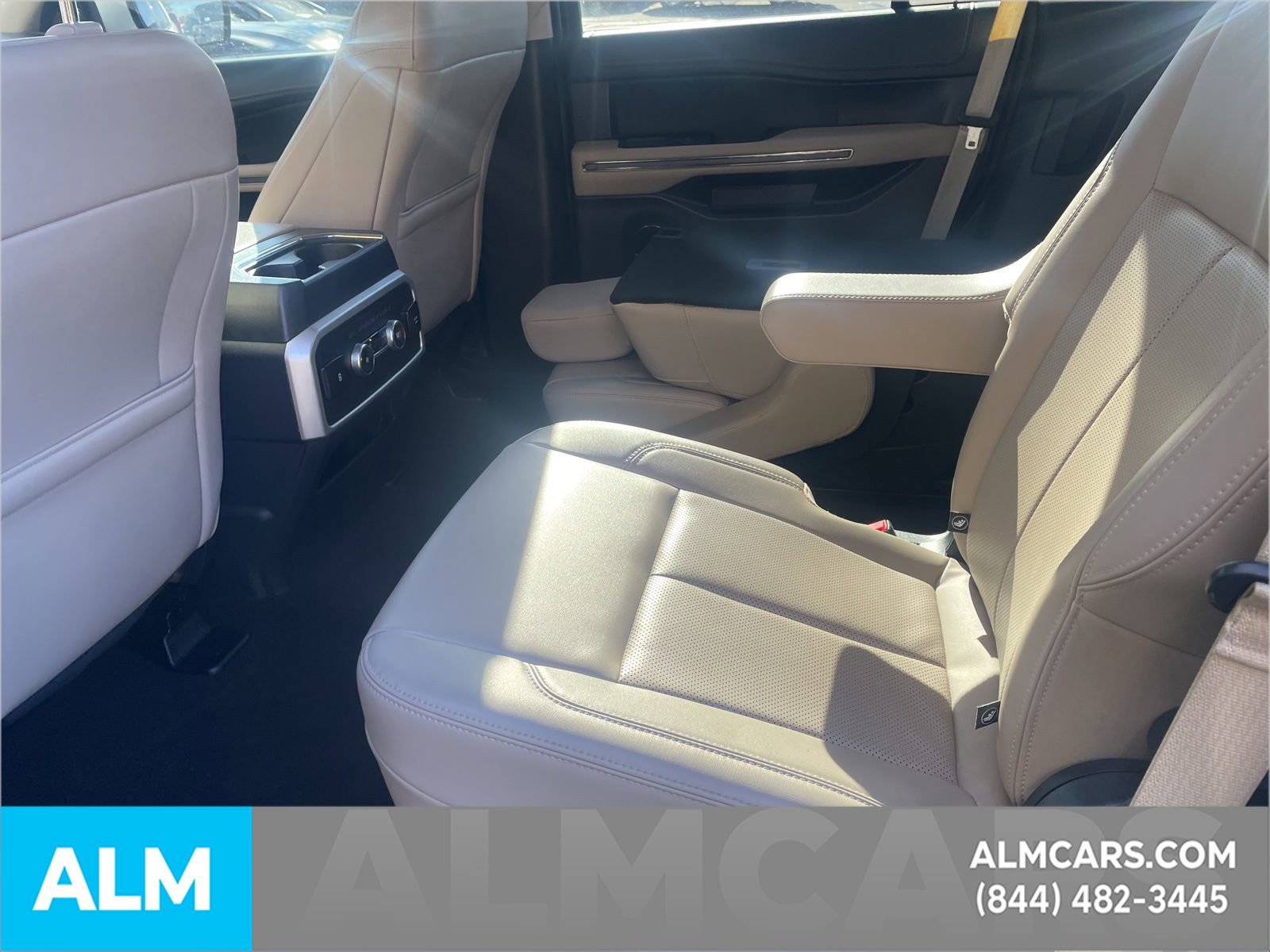 Used 2023 Ford Expedition XLT image 12