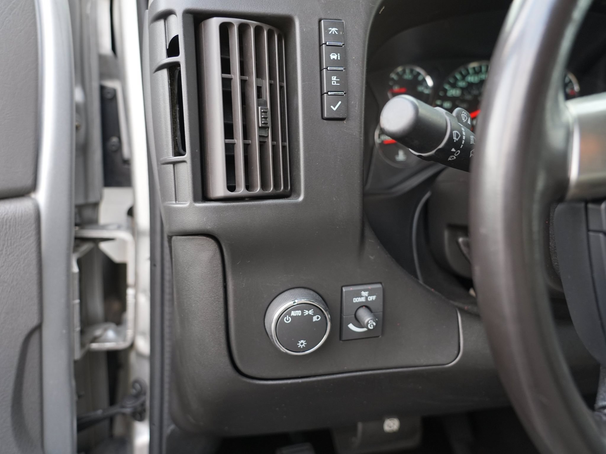 Used 2018 Chevrolet Express 2500 LS w/ Driver Convenience Package RWD image 17