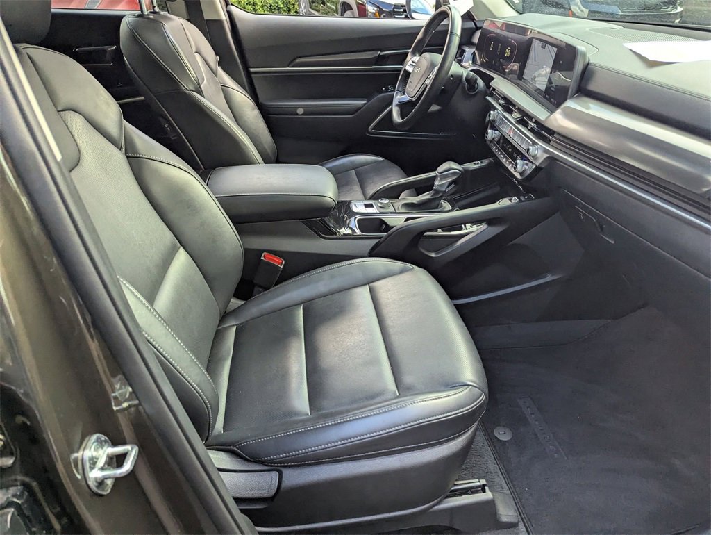 Used 2025 Kia Telluride S image 31