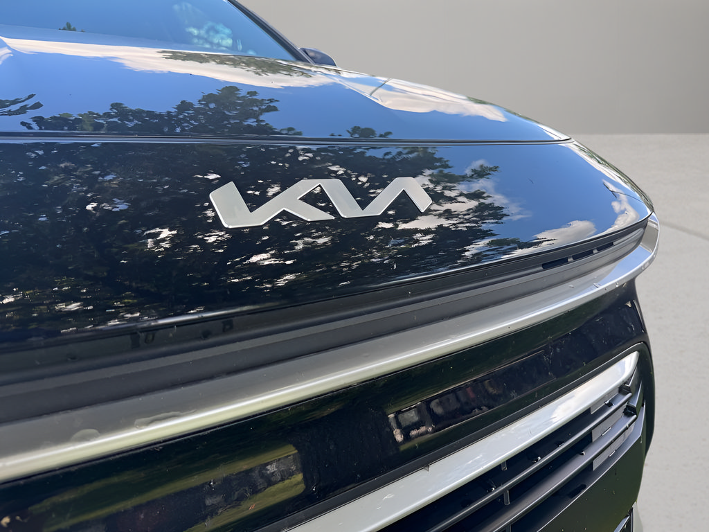Used 2023 Kia Niro EX w/ EX Cold Weather Package FWD image 12