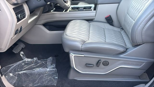 New 2026 Ford F350 Platinum w/ Platinum Plus Package AWD/4WD image 24