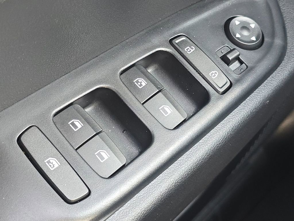 Used 2025 Hyundai Venue SEL FWD image 26