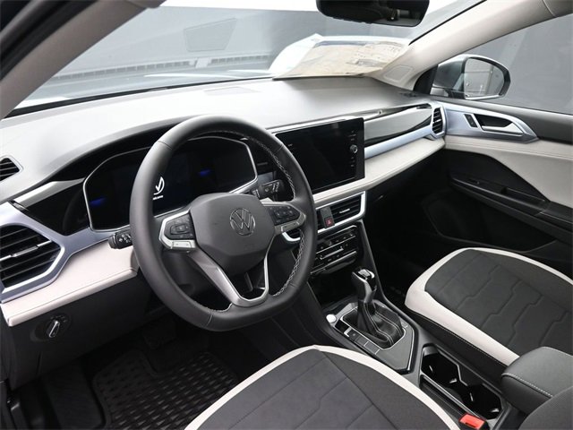 Used 2025 Volkswagen Taos SE w/ Panoramic Sunroof Package image 18