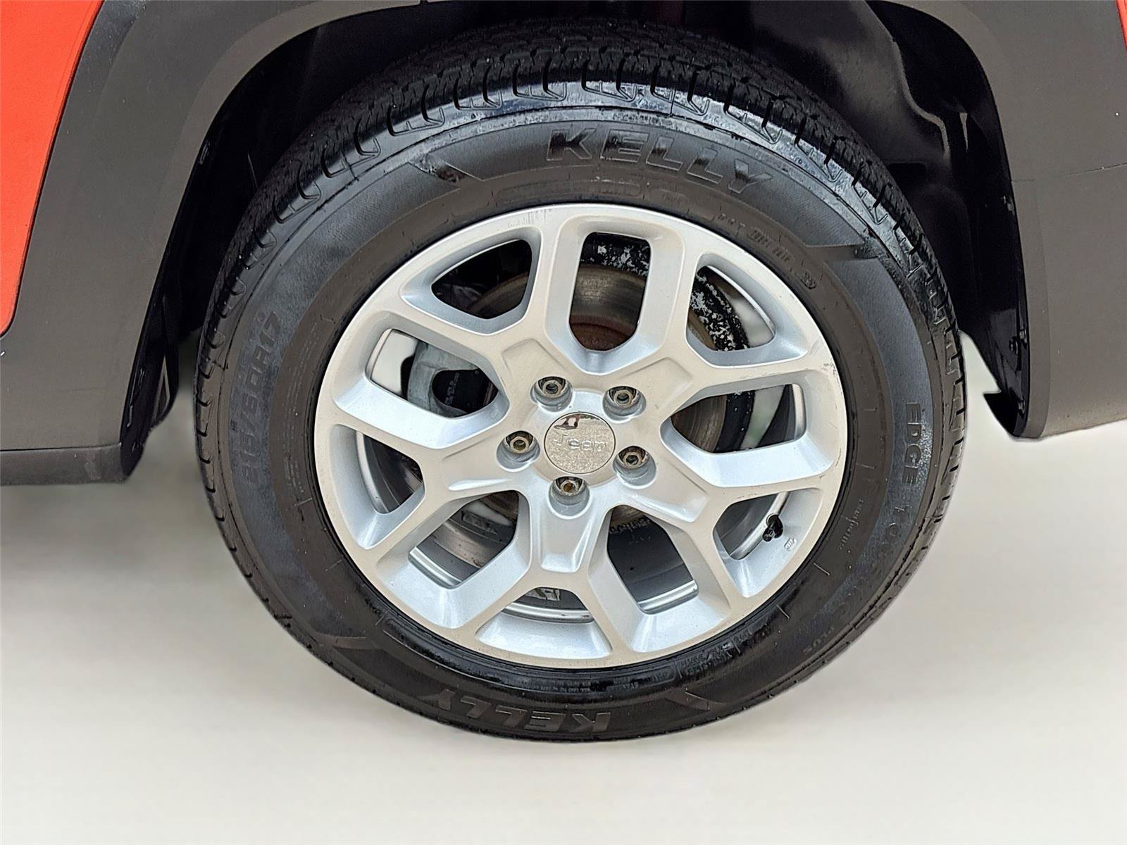 Used 2015 Jeep Renegade Latitude FWD image 28