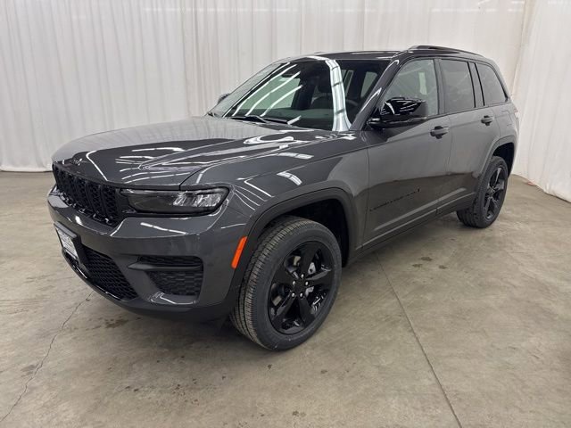 New 2025 Jeep Grand Cherokee Altitude image 3