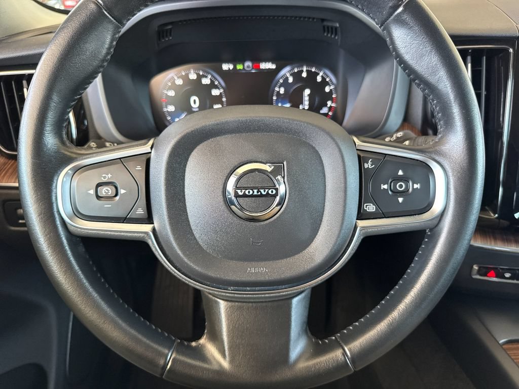 Used 2021 Volvo XC60 T5 Momentum w/ Premium Package AWD/4WD image 23
