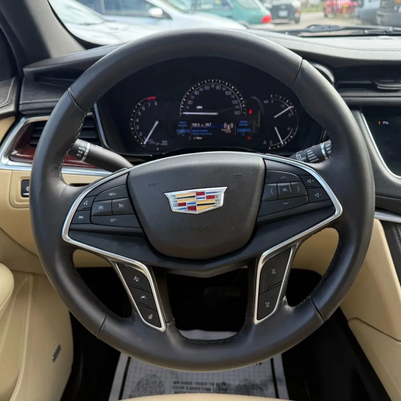 Used 2018 Cadillac XT5 Luxury w/ Driver Awareness Package image 10