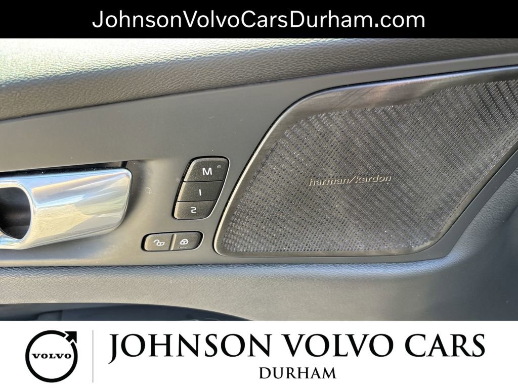 Used 2023 Volvo XC60 B5 Plus AWD/4WD image 15