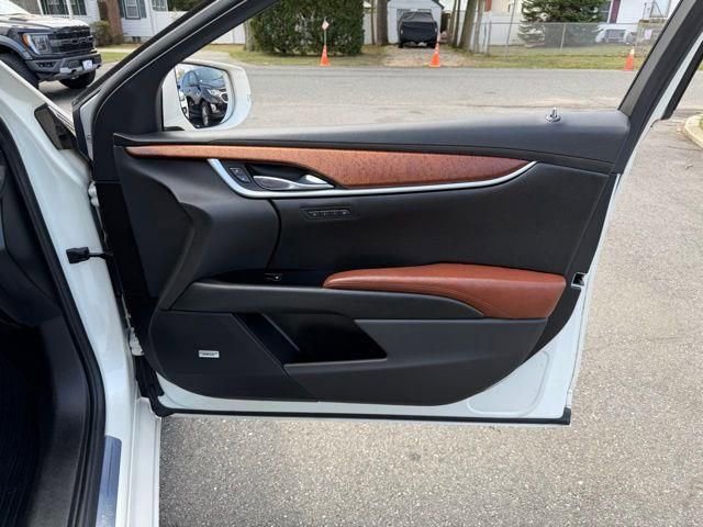 Used 2015 Cadillac XTS Premium image 12