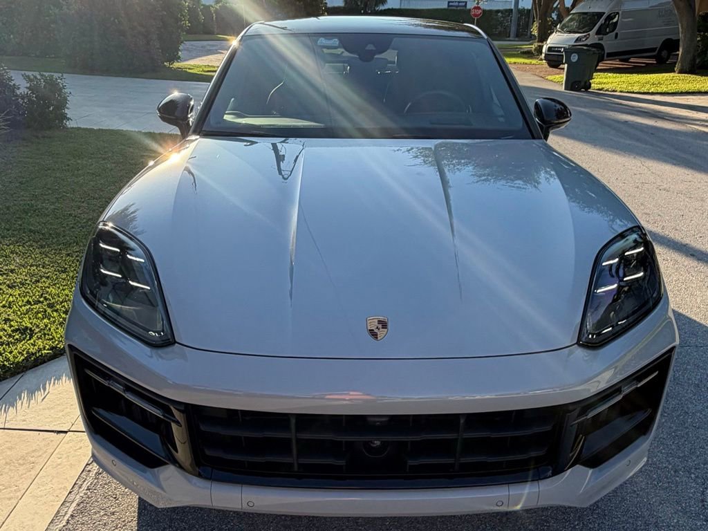 Used 2025 Porsche Cayenne GTS image 2
