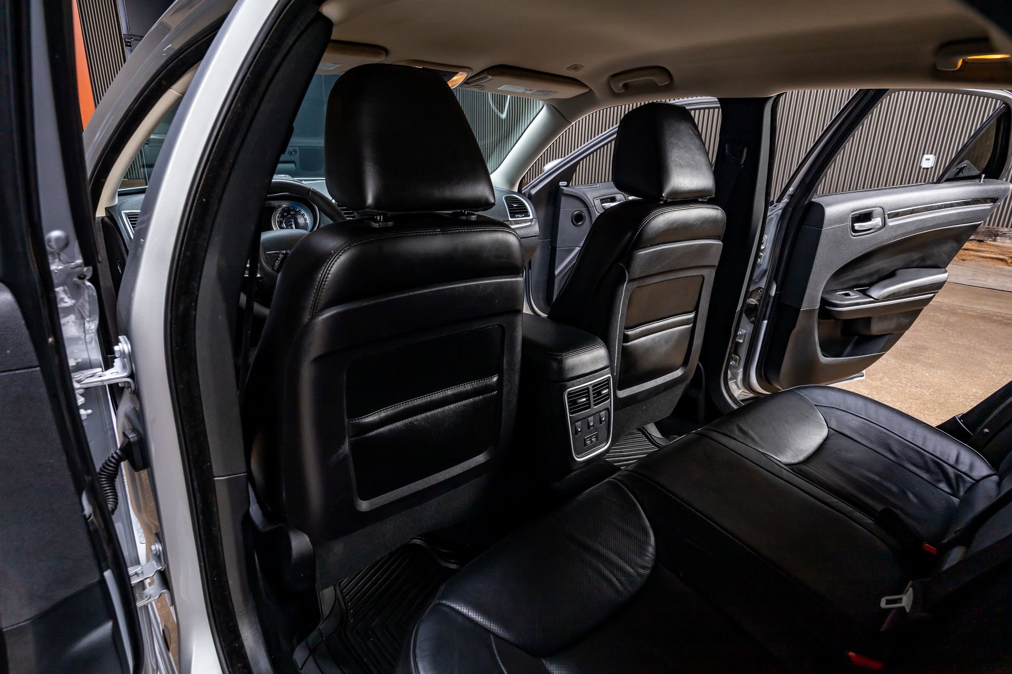 Used 2023 Chrysler 300 Touring L w/ Comfort Group RWD image 28
