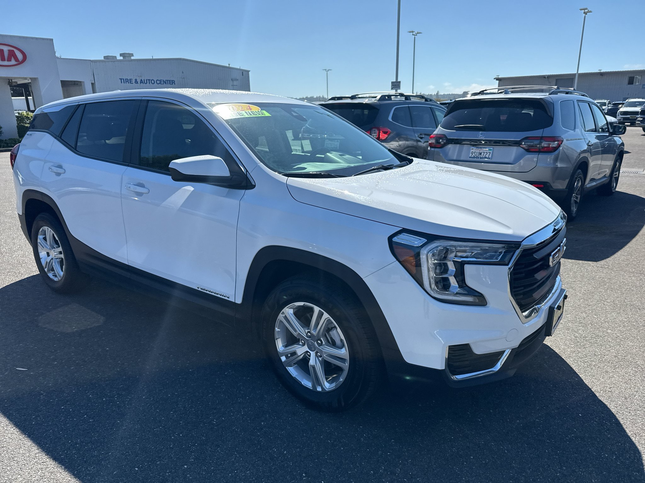Used 2024 GMC Terrain SLE AWD/4WD image 7
