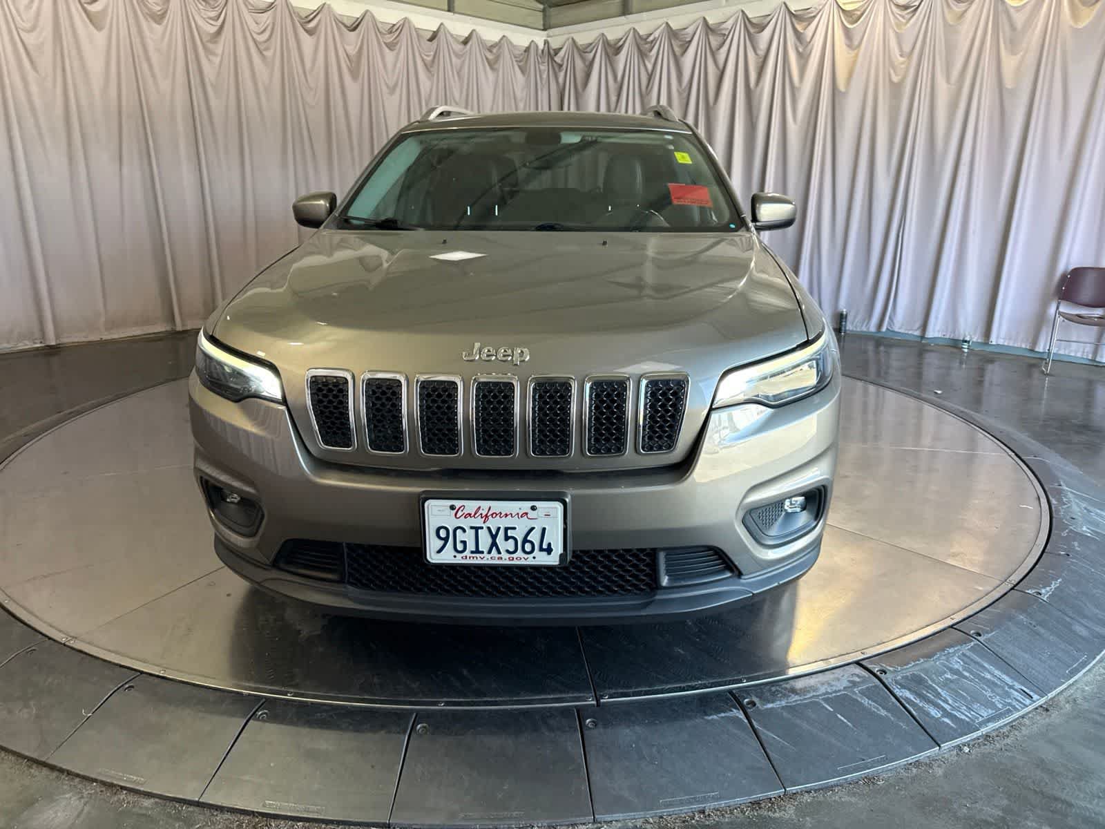 Used 2019 Jeep Cherokee Latitude Plus w/ Comfort/Convenience Group FWD image 2