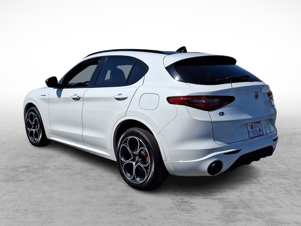 Used 2023 Alfa Romeo Stelvio Veloce AWD/4WD image 3