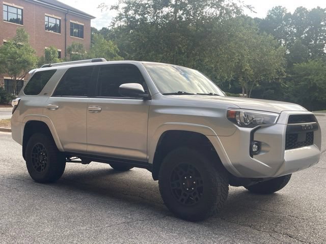 Used 2022 Toyota 4Runner SR5 AWD/4WD image 3