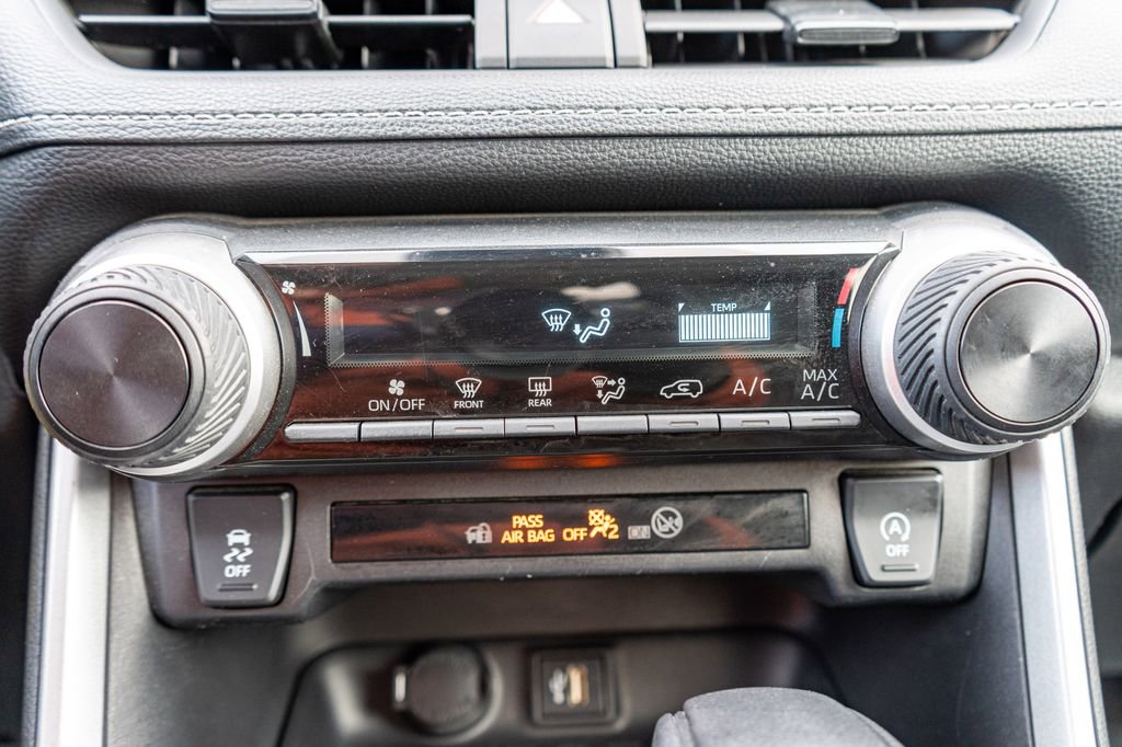 Used 2024 Toyota RAV4 LE image 33