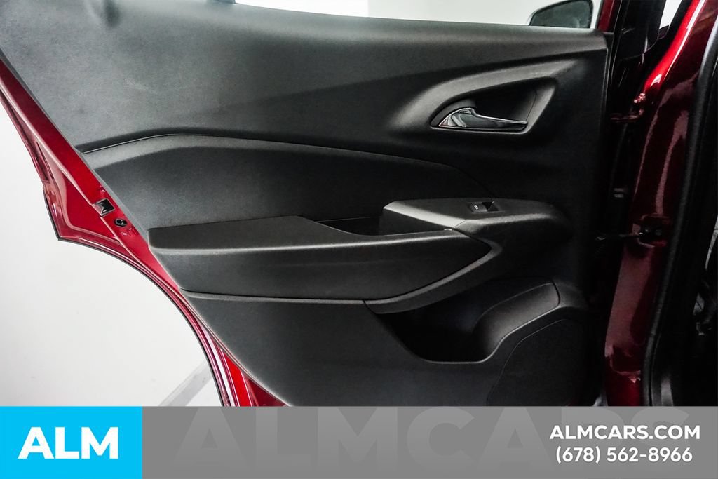 Used 2025 Chevrolet Trax LT FWD image 49