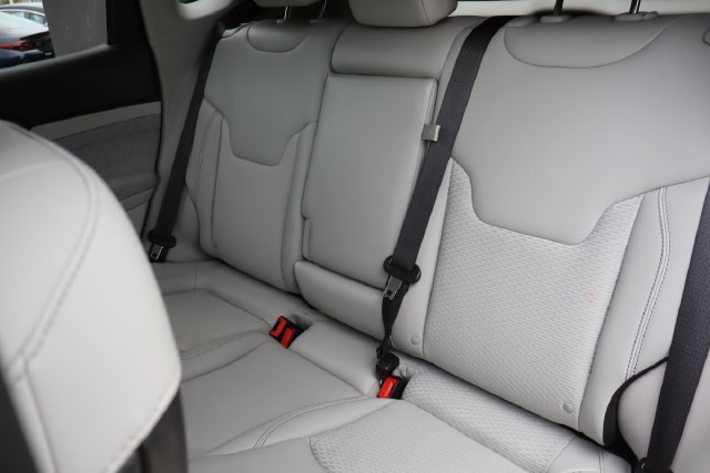Used 2022 Jeep Compass Latitude FWD image 13