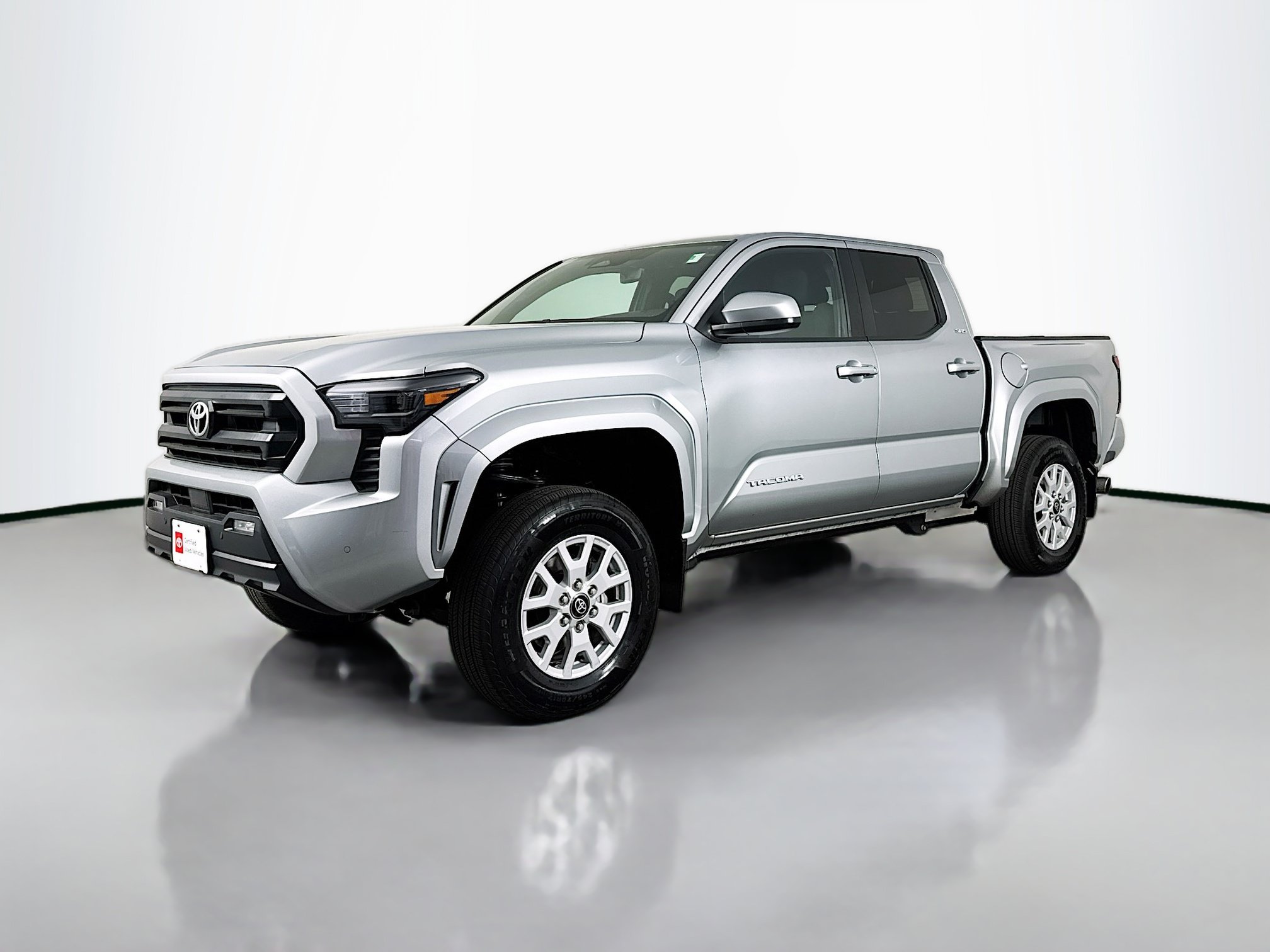 Certified 2024 Toyota Tacoma SR5 AWD/4WD image 3