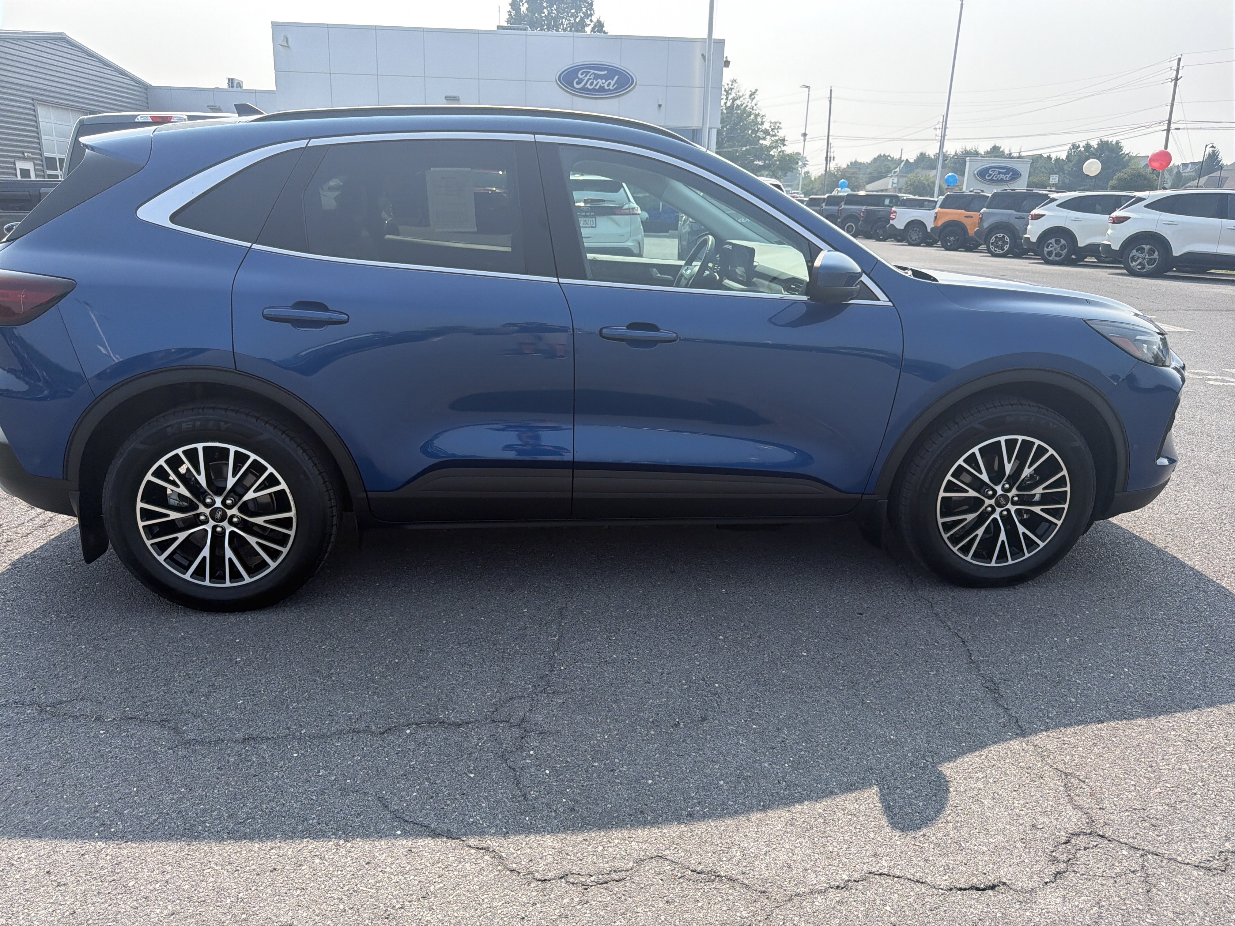Certified 2023 Ford Escape SE w/ PHEV Premium Package FWD image 2