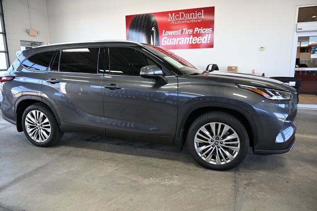 Used 2025 Toyota Highlander Platinum AWD/4WD image 5