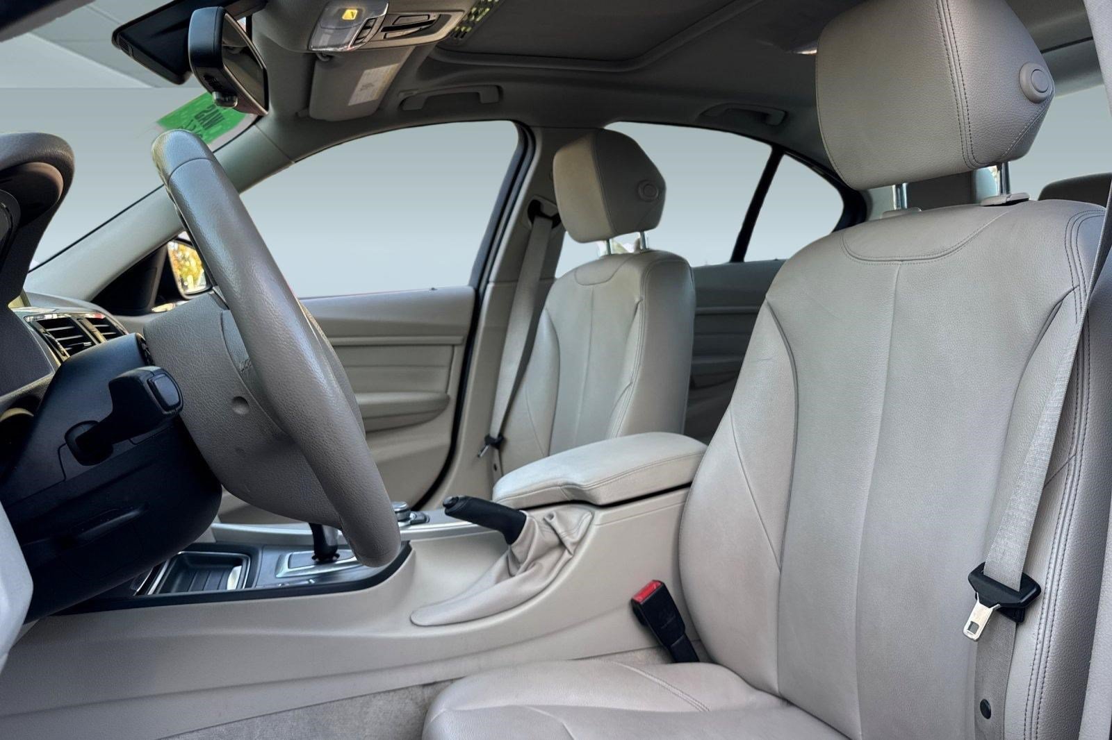 Used 2012 BMW 328i Sedan RWD image 5