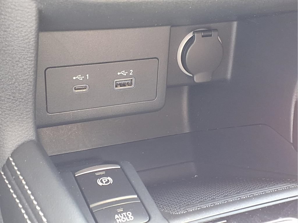 Used 2024 Nissan Kicks SV FWD image 11