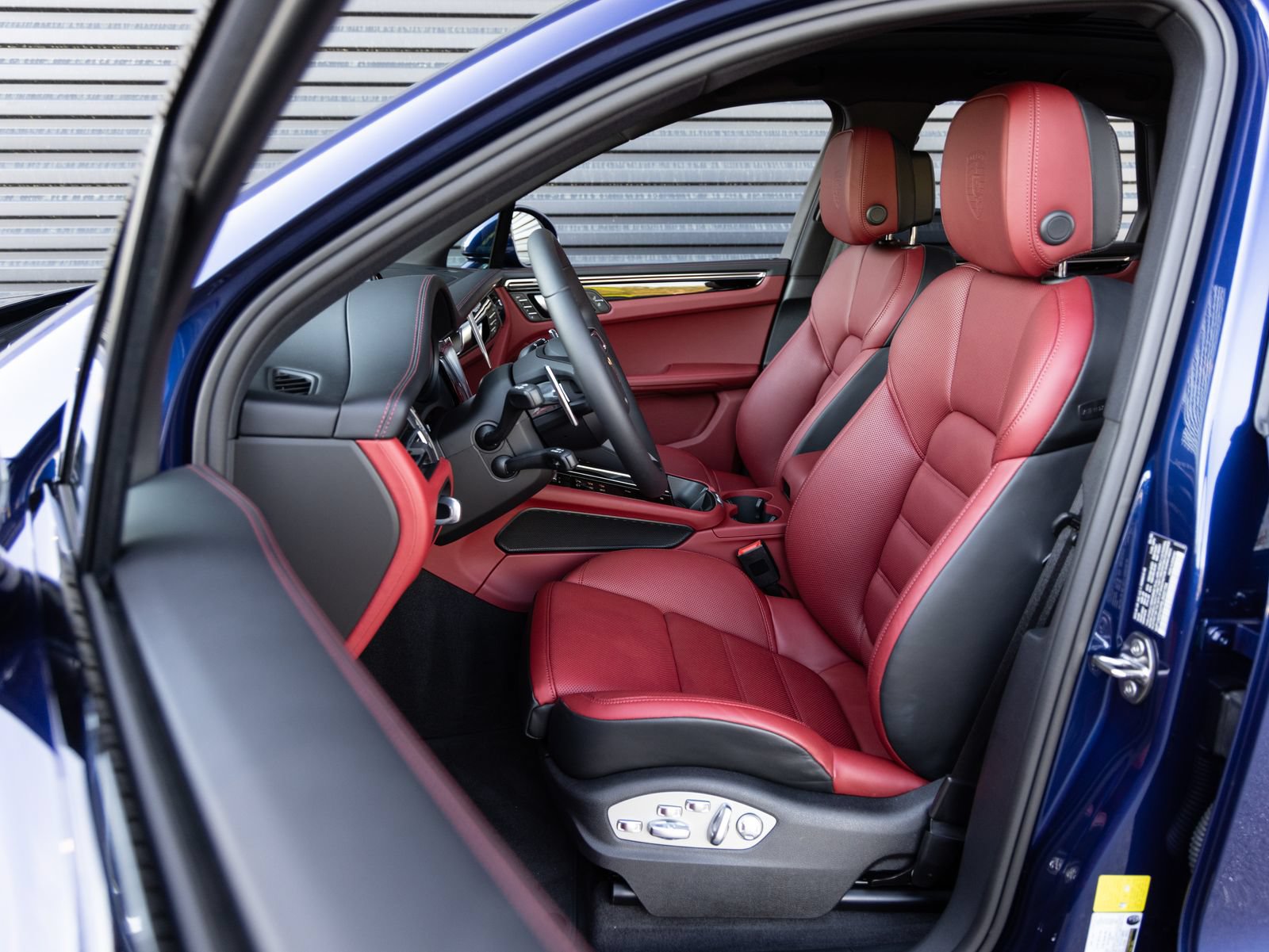 Used 2025 Porsche Macan S AWD/4WD image 5