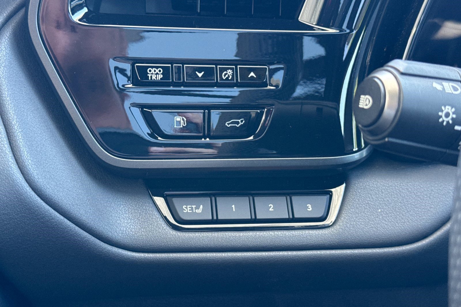 Certified 2025 Lexus TX 500h AWD w/ Technology Package image 38