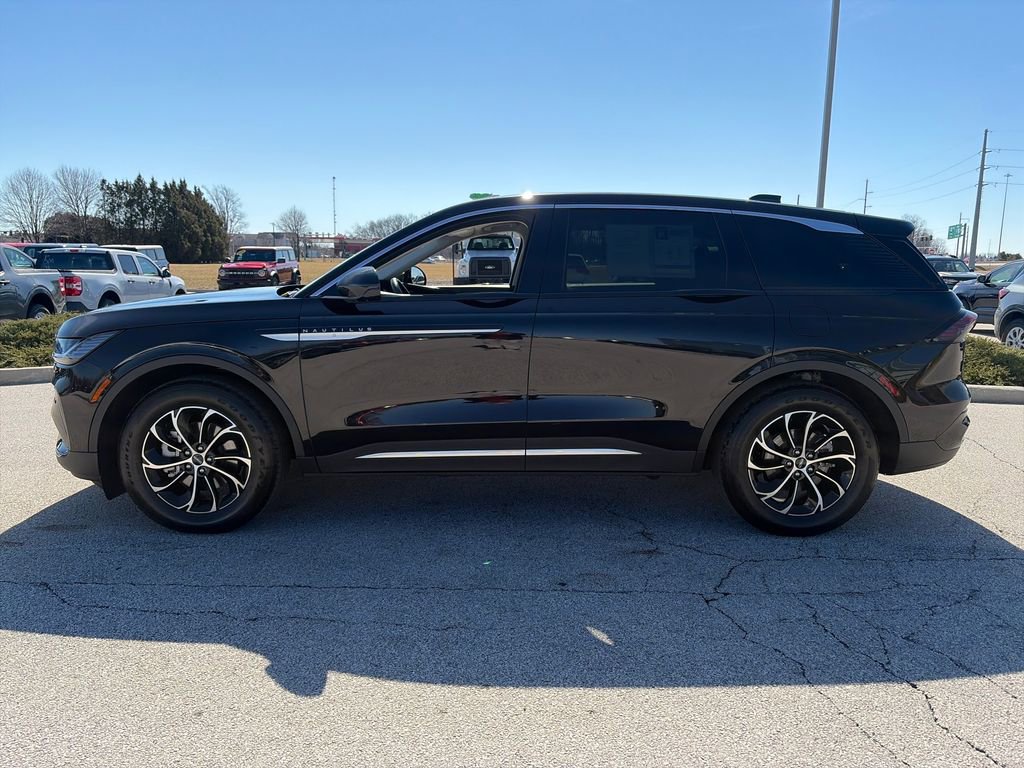 Used 2025 Lincoln Nautilus Premier w/ Equipment Group 102A image 4