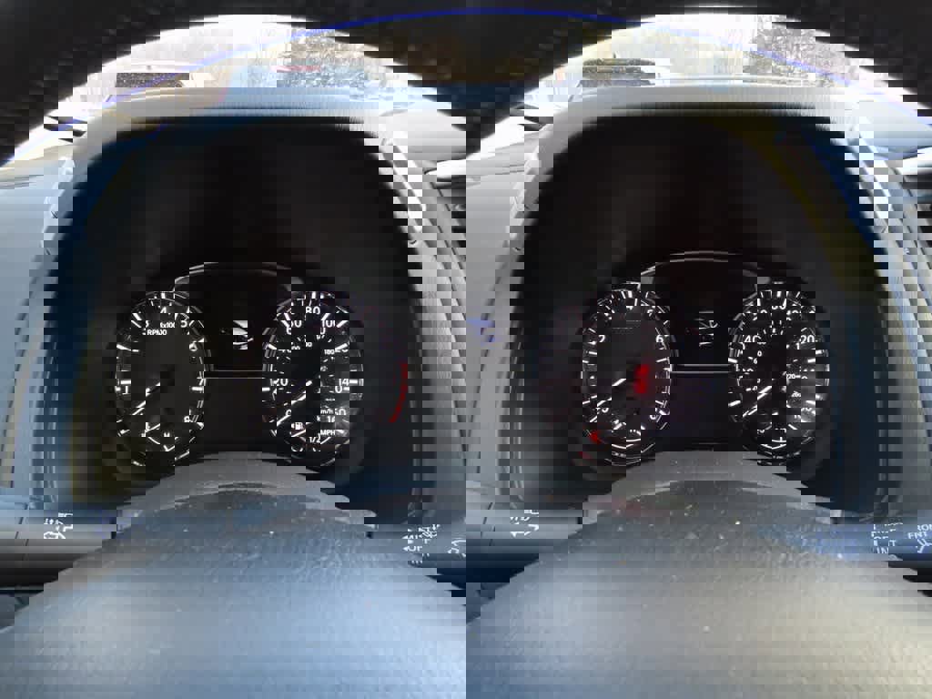 Used 2016 Nissan Pathfinder SV image 24