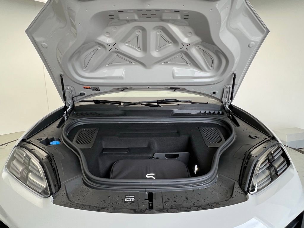 New 2026 Porsche Macan 4S Electric image 26