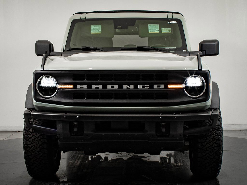 Used 2021 Ford Bronco Black Diamond image 3