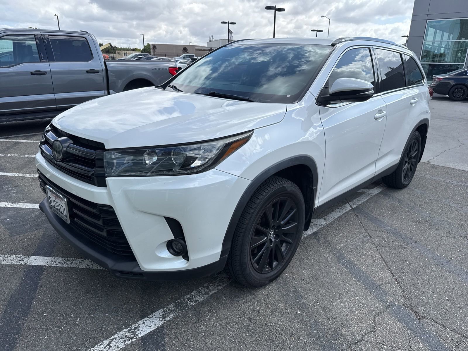 Used 2019 Toyota Highlander SE AWD/4WD image 1