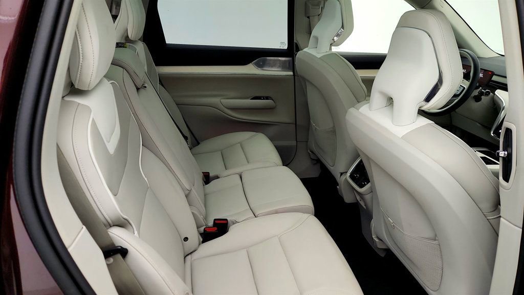 Used 2025 Volvo EX90 Ultra AWD/4WD image 24