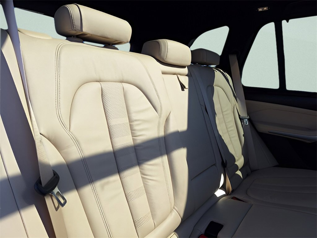 Used 2019 BMW X5 xDrive40i w/ Executive Package image 27