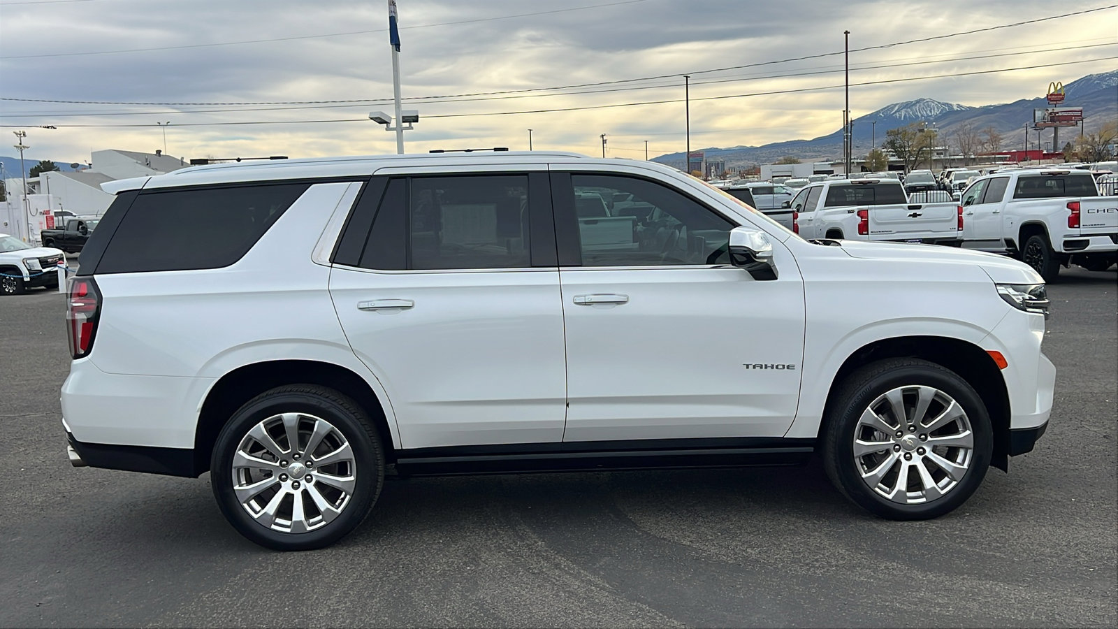 Used 2021 Chevrolet Tahoe Premier w/ Premium Package image 4