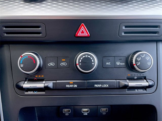 Used 2024 Kia Carnival LX image 18