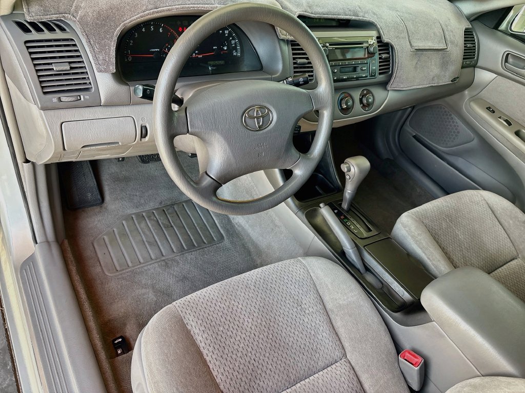 Used 2004 Toyota Camry LE FWD image 9