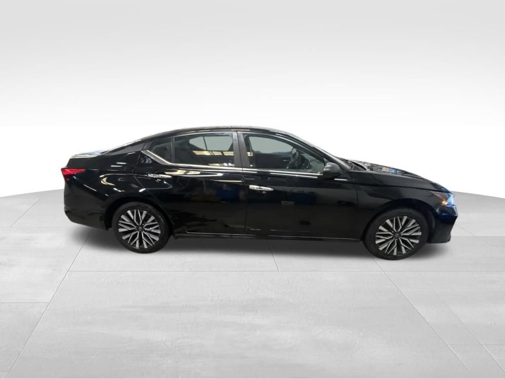 Used 2024 Nissan Altima 2.5 SV FWD image 6