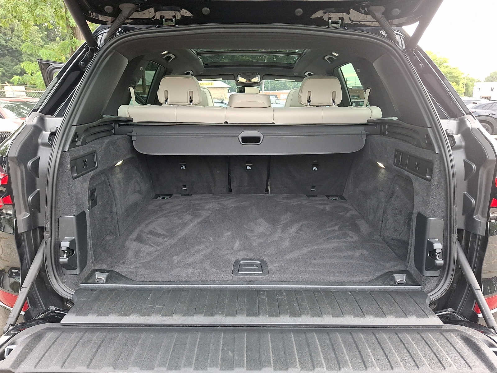Used 2025 BMW X5 xDrive40i w/ M Sport Package AWD/4WD image 27