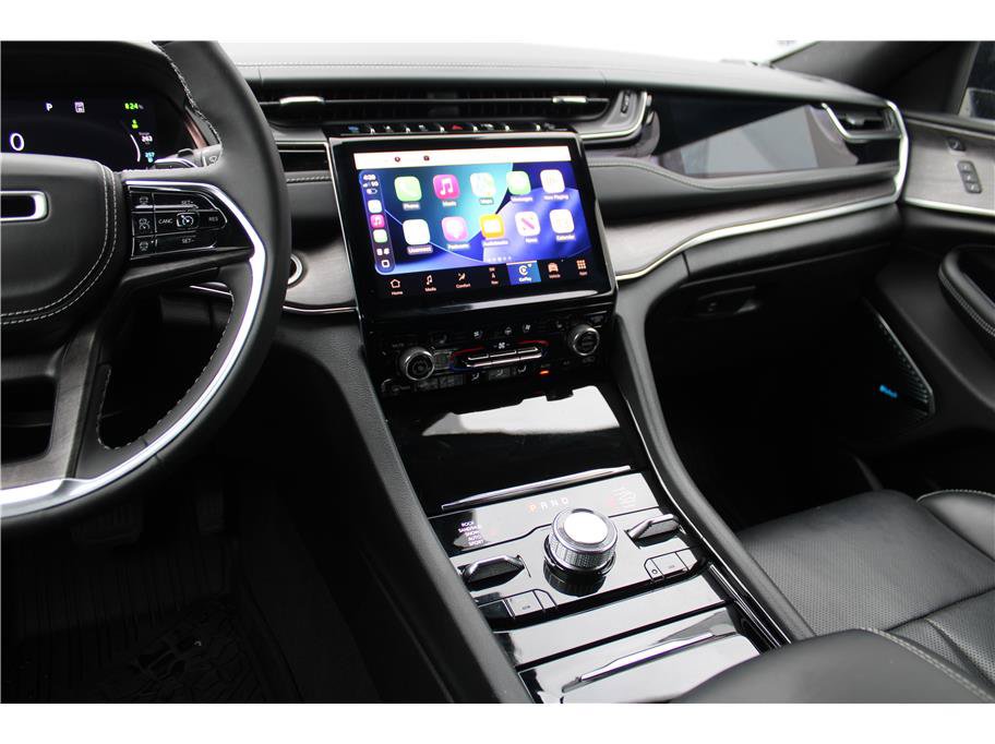 Used 2022 Jeep Grand Cherokee Overland w/ Luxury Tech Group IV AWD/4WD image 21