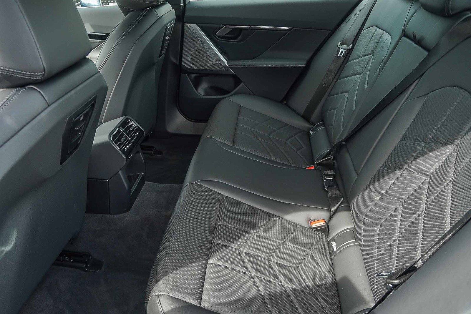 Certified 2025 BMW 530i image 21