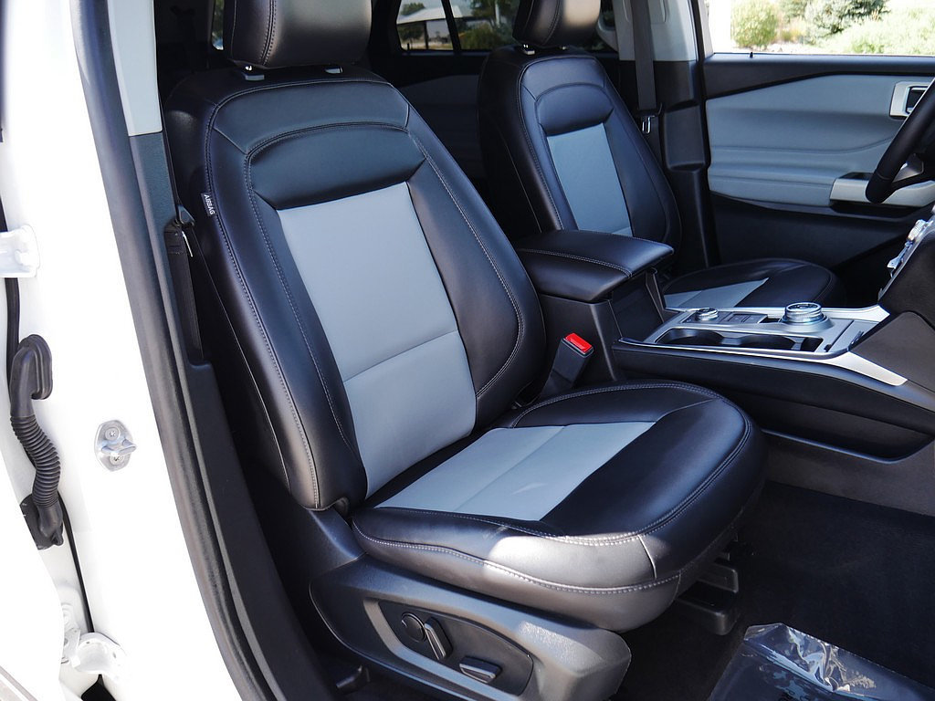Used 2023 Ford Explorer XLT w/ Equipment Group 202A AWD/4WD image 61