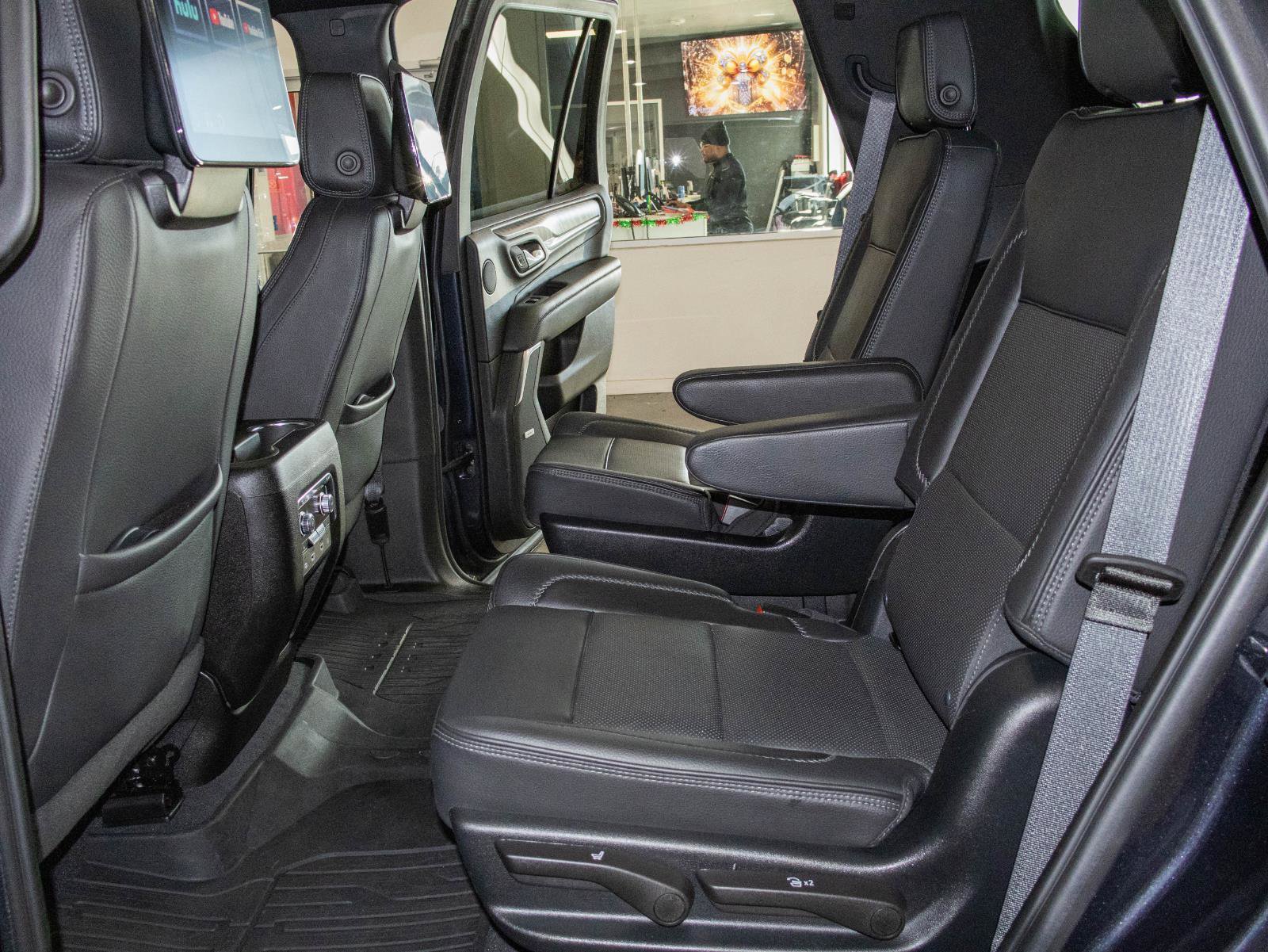 Used 2023 GMC Yukon Denali w/ Denali Reserve Package image 16