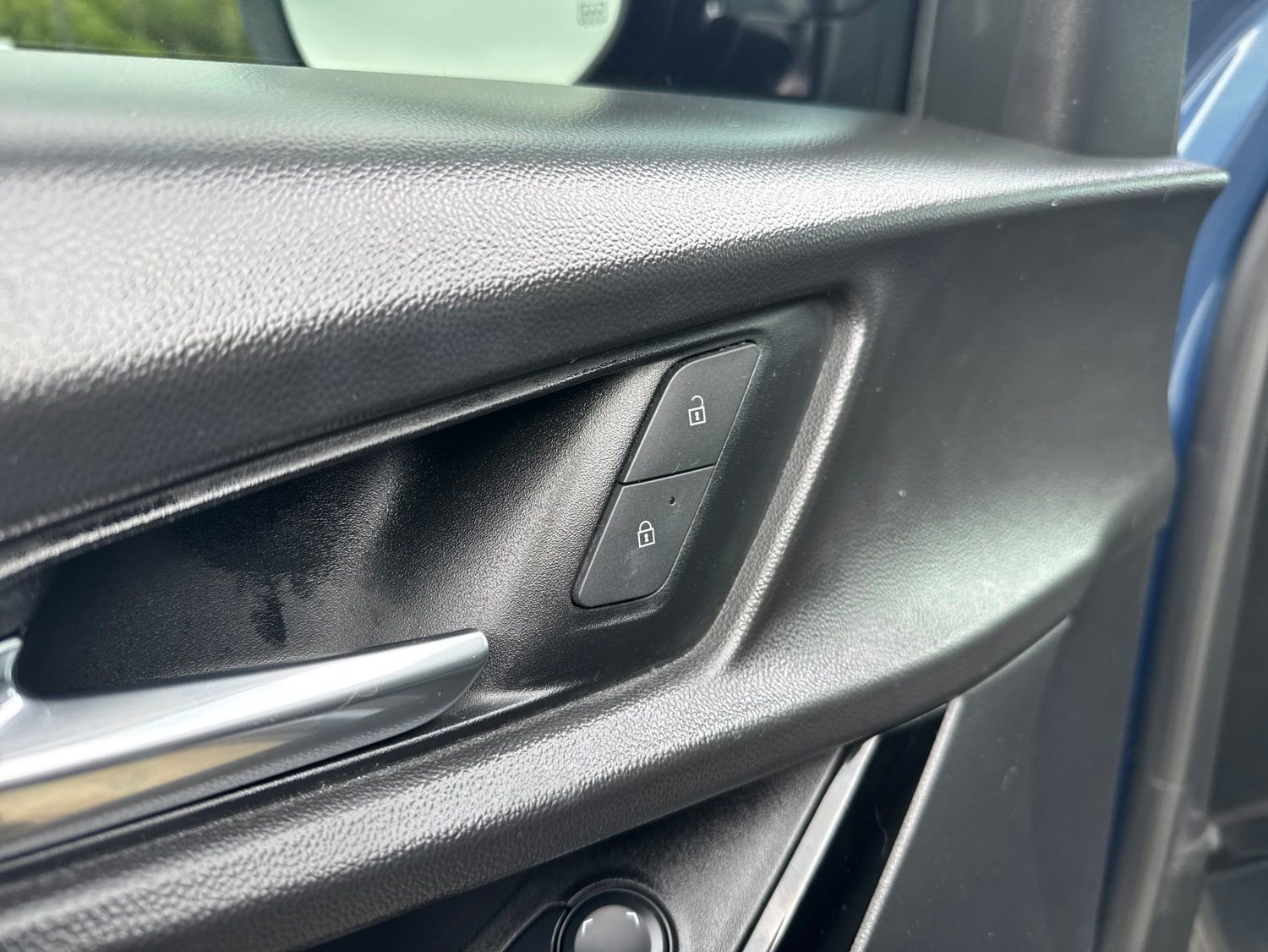Used 2025 Chevrolet Equinox LT w/ Safety and Technology Package FWD image 15